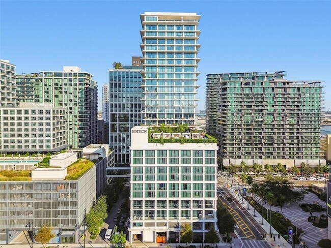 Primary Photo - 1000 Water St