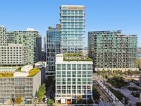 Building Photo - 1000 Water St