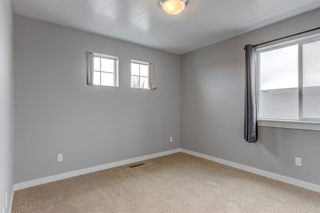 Building Photo - 4 Bed/2.5 Home In Kuna! - Pets Welcome!