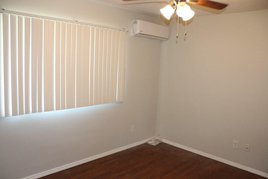 Building Photo - 4048 Baywood St