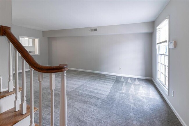 Building Photo - 3071 Colonial Way