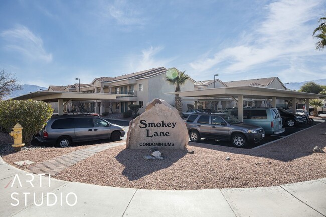 Building Photo - Smokey Lane Lower Level  Furnished 1 Bedroom