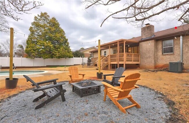 Building Photo - 457 Castleaire Dr SW