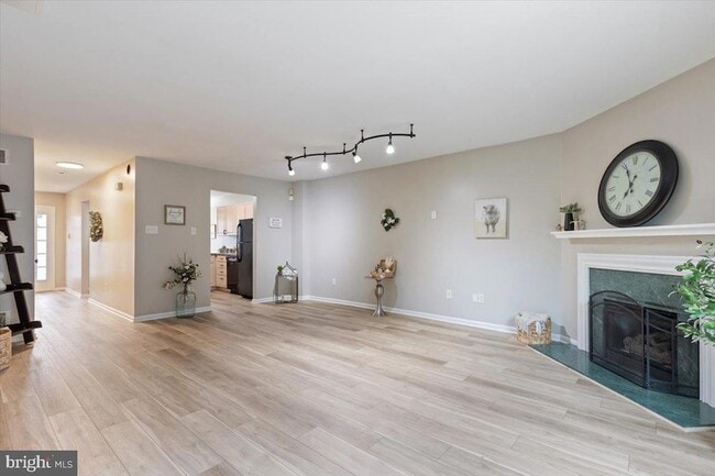 Building Photo - 105 Pin Oak Ct