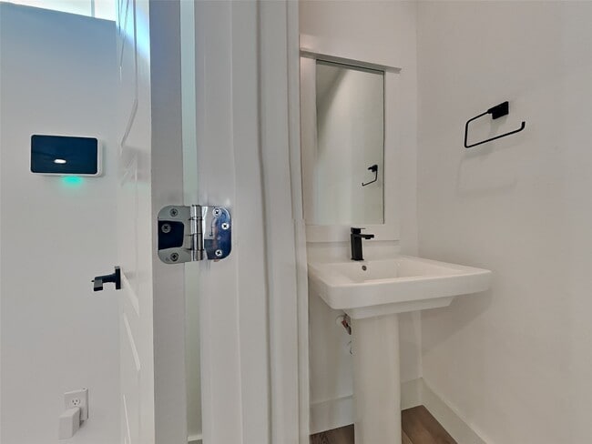 Building Photo - 2056 Johanna Dr