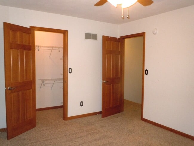 Building Photo - 1811-1817 Parkview