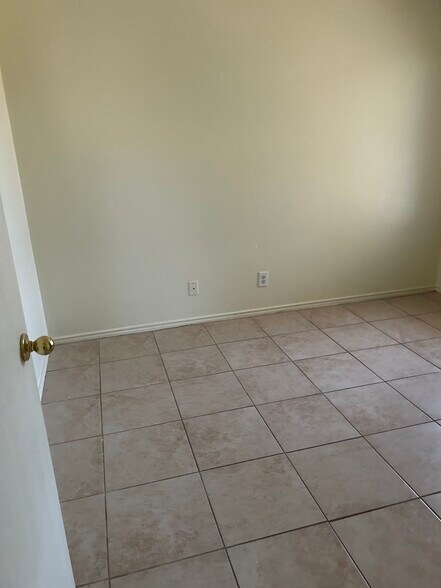 Building Photo - 3505 Northcrest Dr