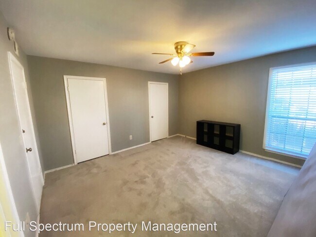 Building Photo - 2 br, 1.5 bath House - 7815 Broadway #103A