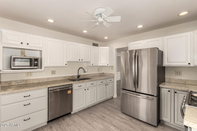 Building Photo - 8730 E Terrace Dr