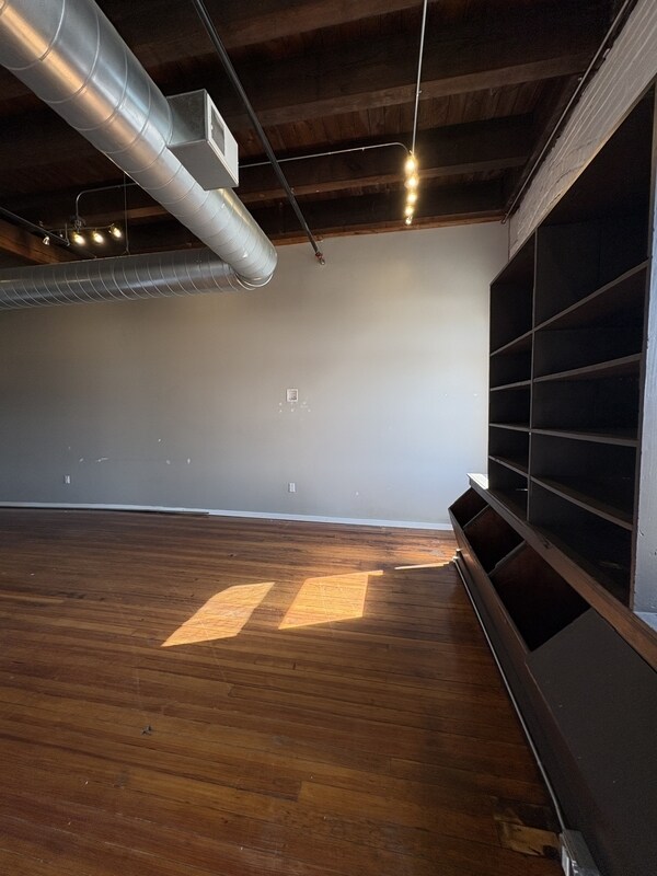 Building Photo - 116 N 5th St