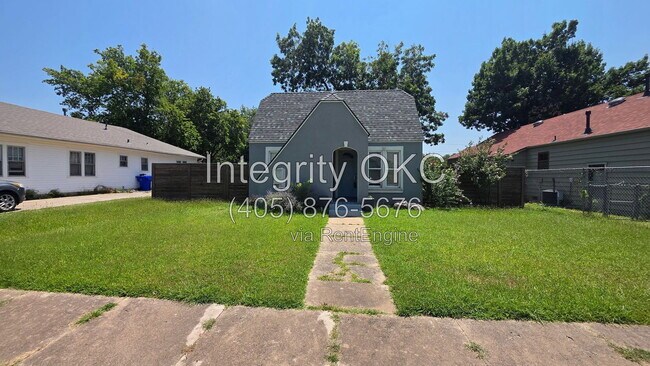 Building Photo - 306 E Hughbert St