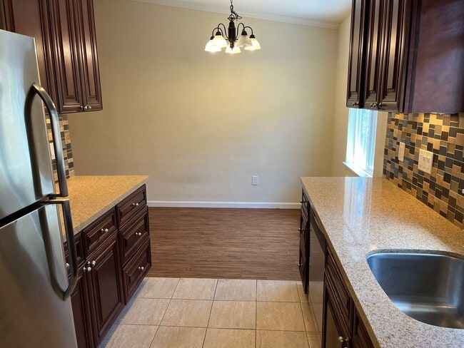 Building Photo - Spacious 1bd/1ba apartment