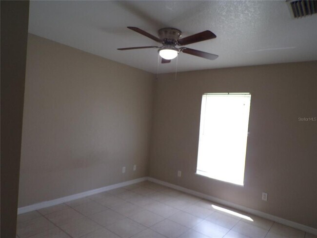 Building Photo - 385 Sunflower St