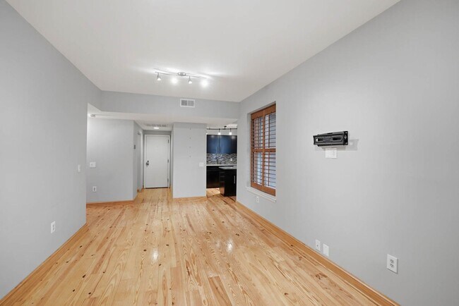Building Photo - Adams Morgan Condo | 1 Bed | 1 Bath | 675 Sf