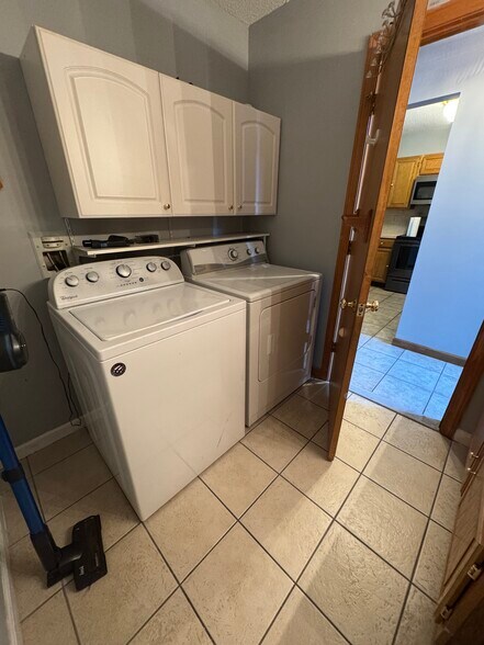 Washer/dryer and ample storage space - 705 Lake Ave