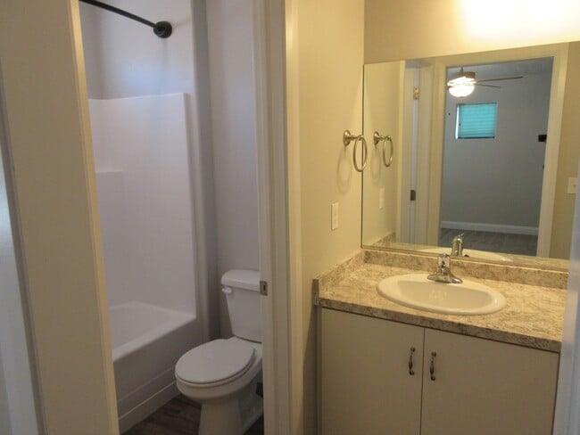 Building Photo - Newer townhome in the heart of Cedar City! Short Term Available.
