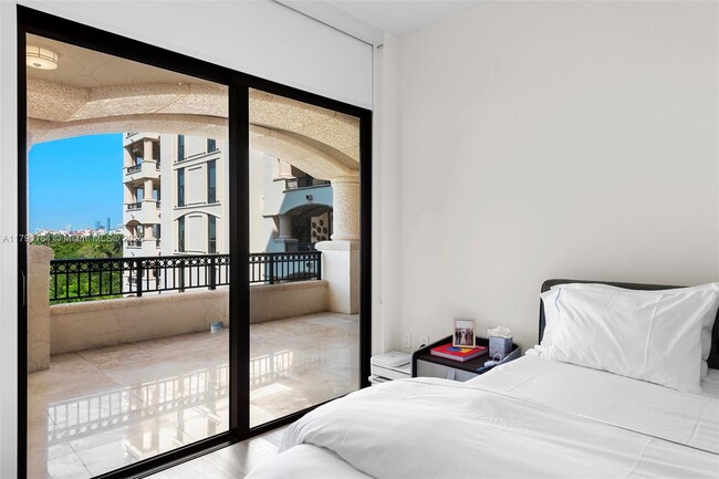 Building Photo - 7055 Fisher Island Dr