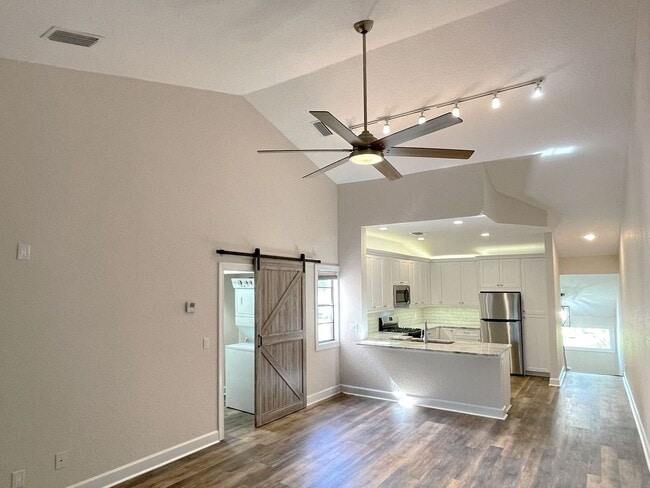 Building Photo - One-Bedroom Second Floor Condo in Winterset Community