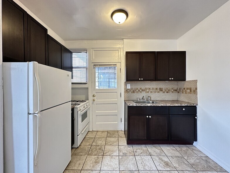 Building Photo - 1323 W Estes Ave