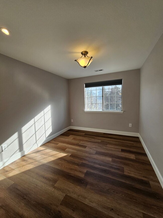 Building Photo - Fully Remodeled Condo in Broomfield