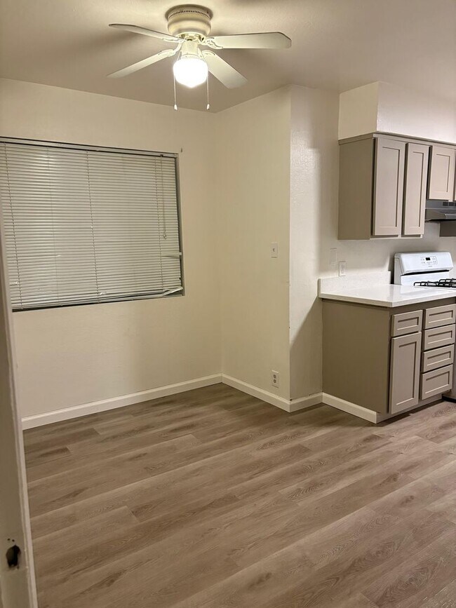 Building Photo - Renovated 3BD/2BA on Quiet Cul-de-Sac