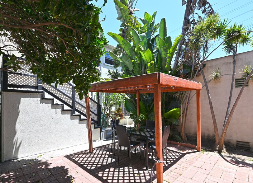 Building Photo - 11063 Ohio Ave