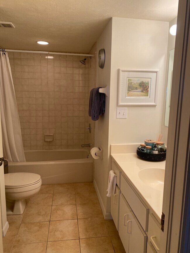 Guest Bath - 15171 Cedarwood Ln