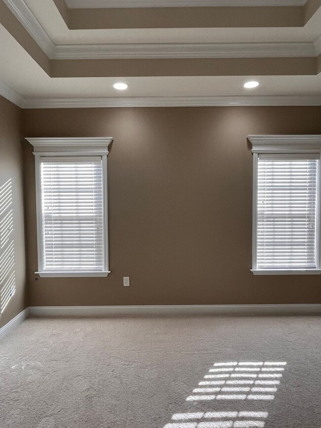 Building Photo - 4062 McKenzie Ln