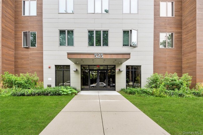 Building Photo - 525 N MacQuesten Pkwy