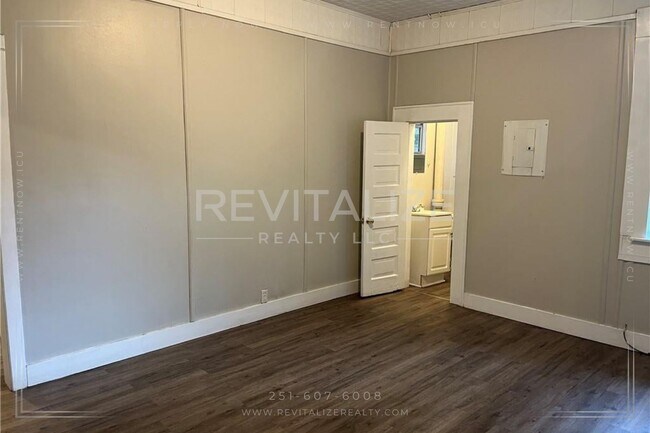 Building Photo - 4 Bed/3 Bath Home in Chickasaw East Village