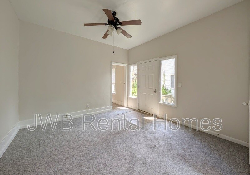 Building Photo - 2022 Dellwood Ave