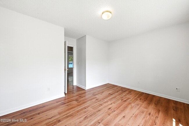 Building Photo - 118 Avondale Ave