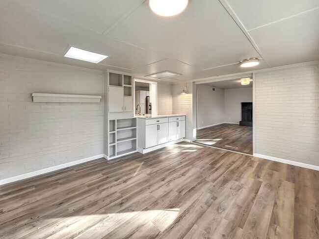 Building Photo - $0 DEPOSIT OPTION. 4 BED 3 BATH IN HAMPDEN HEIGHTS!