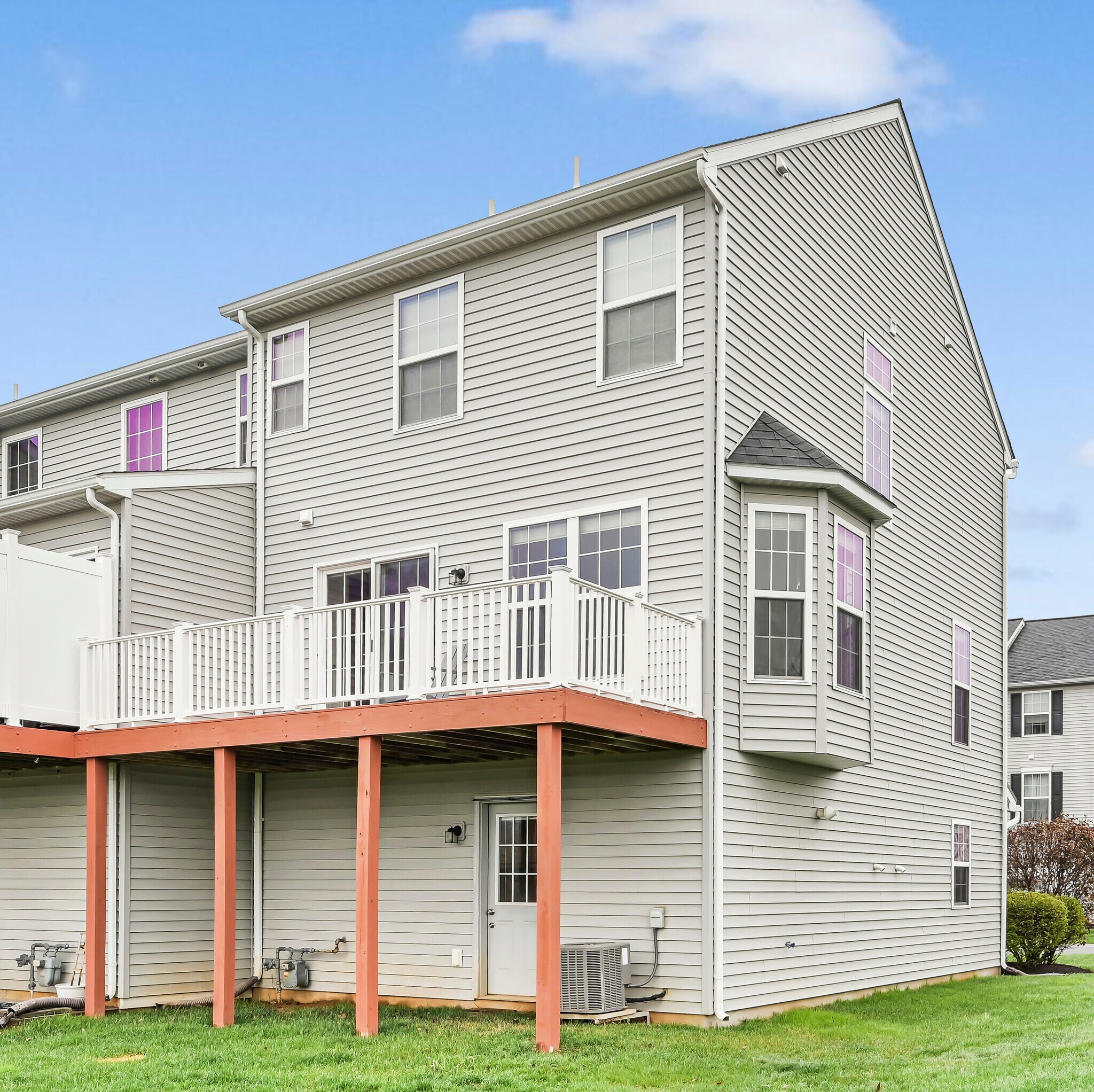 Building Photo - 901 Heather Way