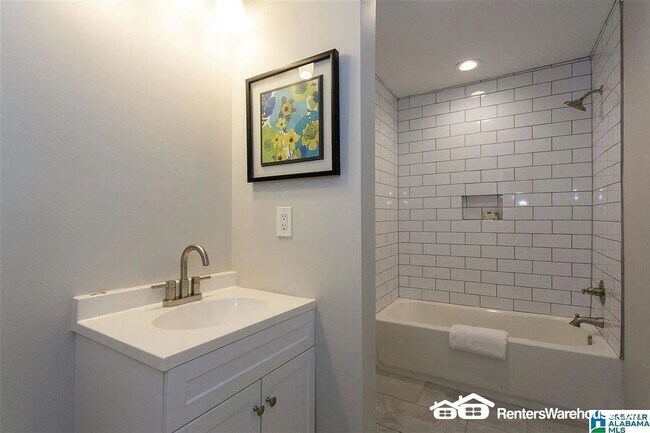 Building Photo - Remarkable 5 bedroom 6 bathroom estate loaded with charm