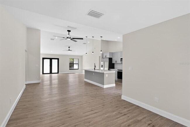 Building Photo - 20412 Elrose Ave