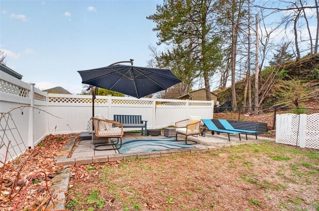 Building Photo - 22 Blossom Hill Dr