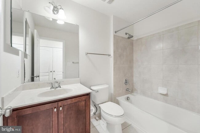 Building Photo - 43190 Loudoun Reserve Dr