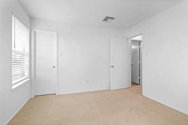 Building Photo - 450 Sandstone Creek Ln