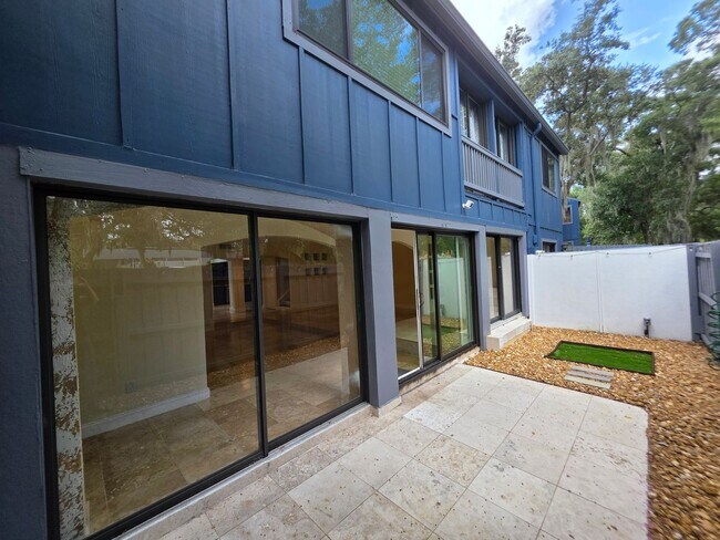 Building Photo - Spacious Townhome in The Trails