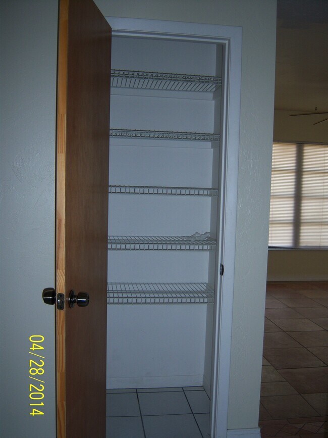 Building Photo - 611 SW 3rd Ter