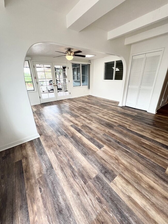 Building Photo - ALL UTILITIES INCLUDED! 4 bed, 1 bathroom ...