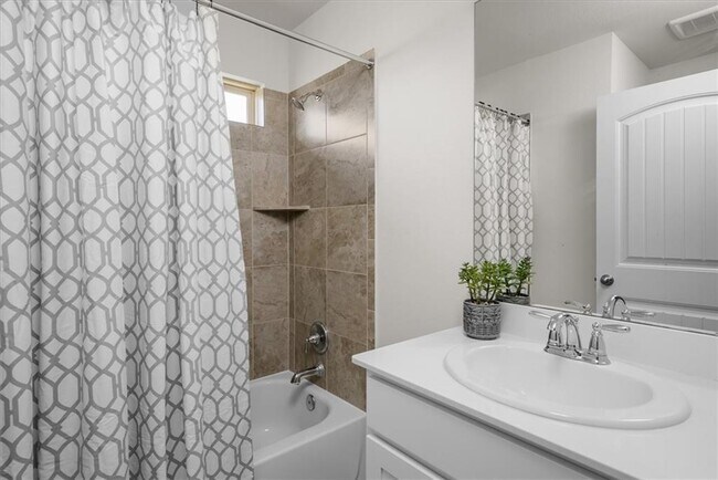 Building Photo - 572 Evening Star