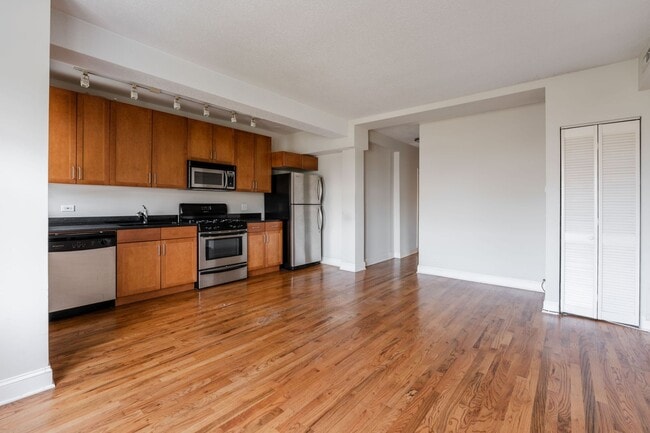 Building Photo - Sheridan Park / Uptown - 1 Bed / 1 Bath - ...