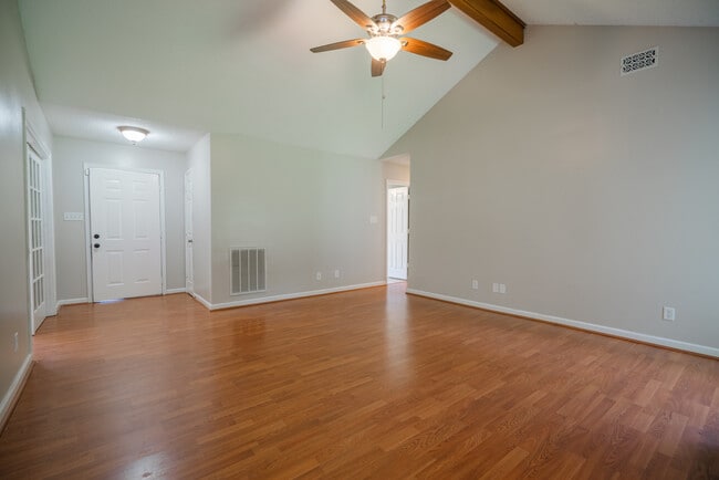 Building Photo - 122 Longleaf Cir