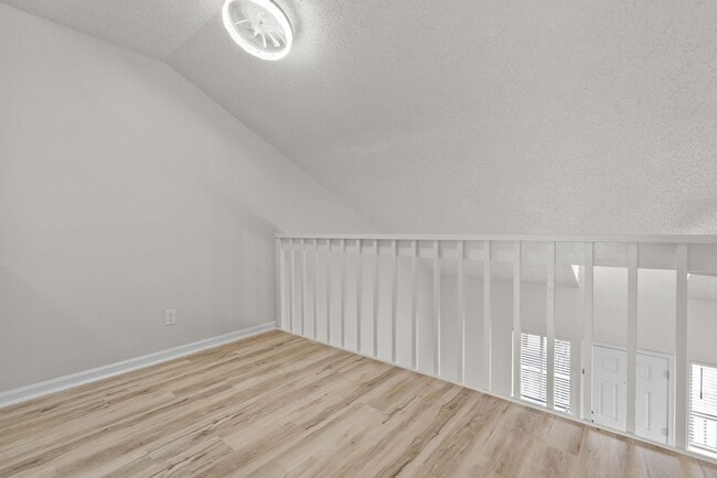 Building Photo - 837 Little Bay Ave