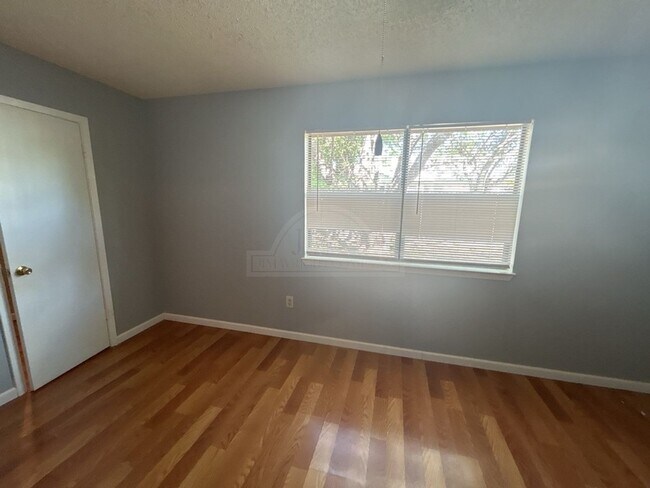 Building Photo - 2011 Windward Dr