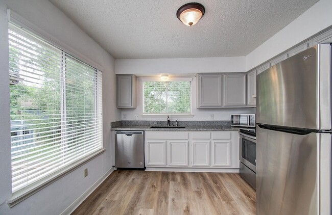Building Photo - 12400 Overbrook Ln