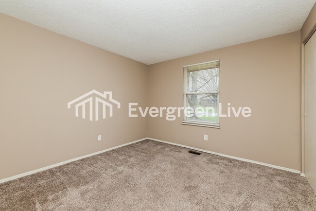 Building Photo - 4724 Stonehedge St