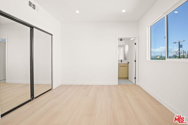 Building Photo - 1707 Burnside Ave